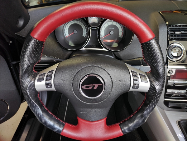 3D base plate including steering wheel logo