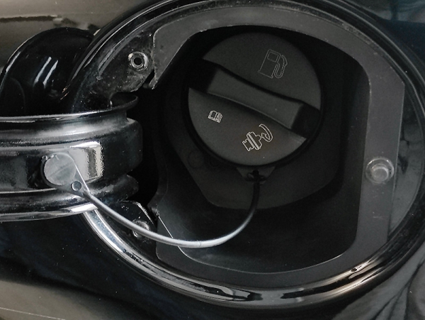 Fuel cap, not lockable, loss-proof