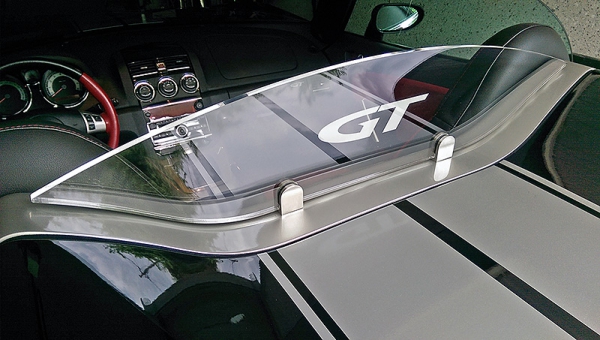 Fix mounted wind deflector clear with filled "GT" logo
